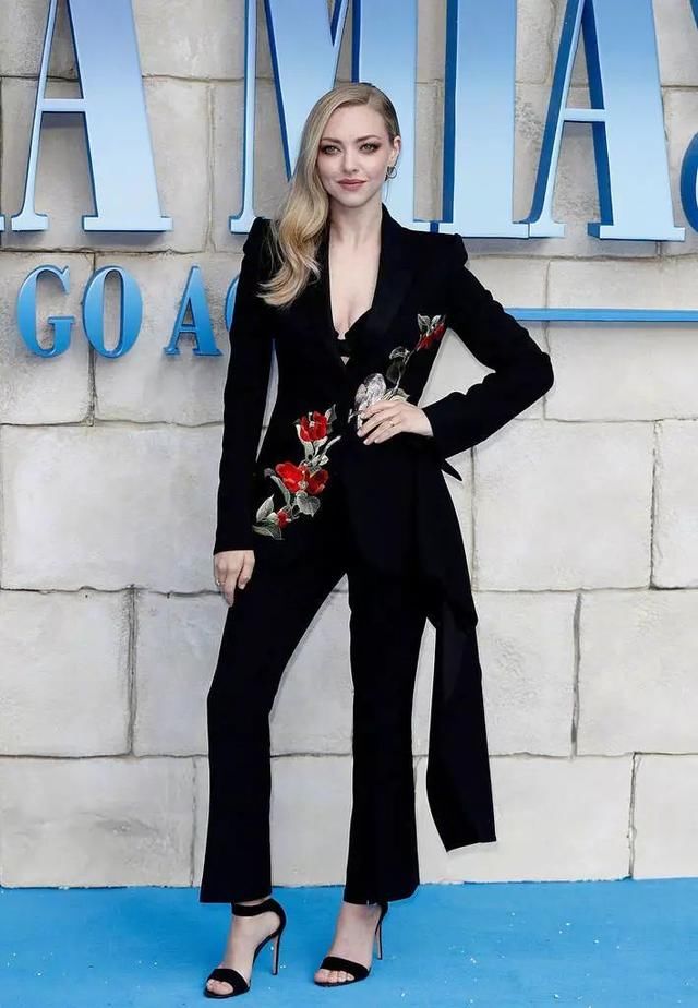 热巴长腿穿宽肩带短裙不给人活路，全智贤大佬的衬衫不好惹！