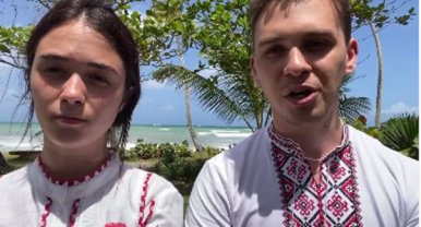  评论：因为疫情，这国公民录视频向总统喊话“要求派专机来接”，网友评论：该用“请求”吧……
