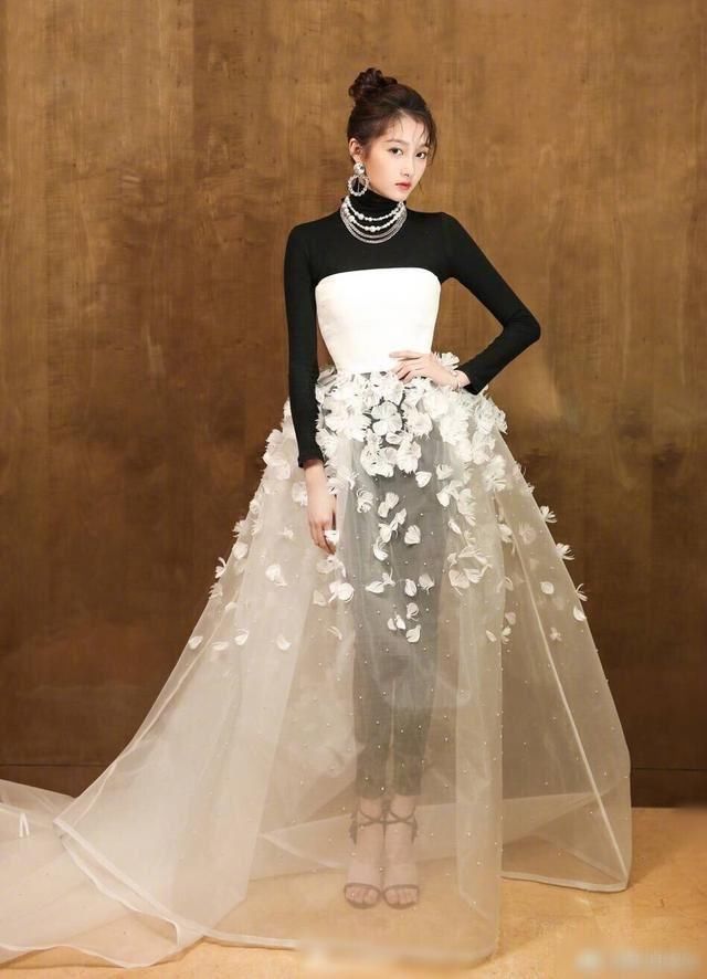 最美连衣裙穿搭排行榜，关晓彤垫底，鞠婧祎也才第七名