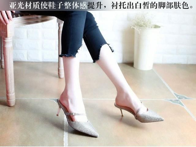 尖头细跟，显瘦的高跟鞋让女人的双脚更迷人!
