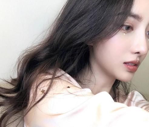  「死皮」嘴唇会越变越丑的几个坏习惯，拉低颜值还显嘴大，说的是你吗