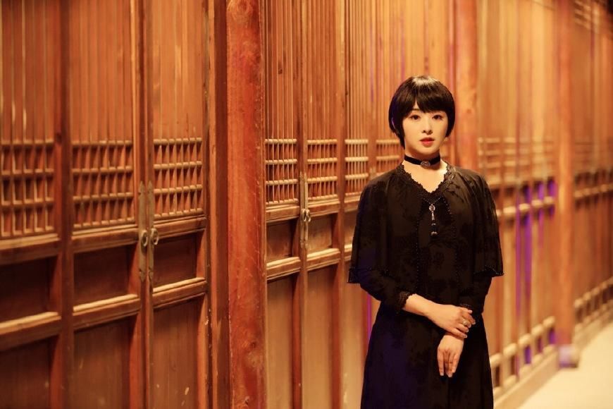 29岁张含韵剪了短发造型秒变土大妈，网友:还真不是谁都适合短发