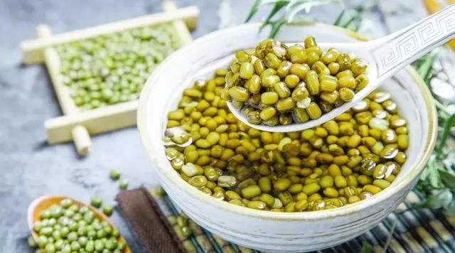 10个“坑人”的护眼谣言,信了你就太天真了