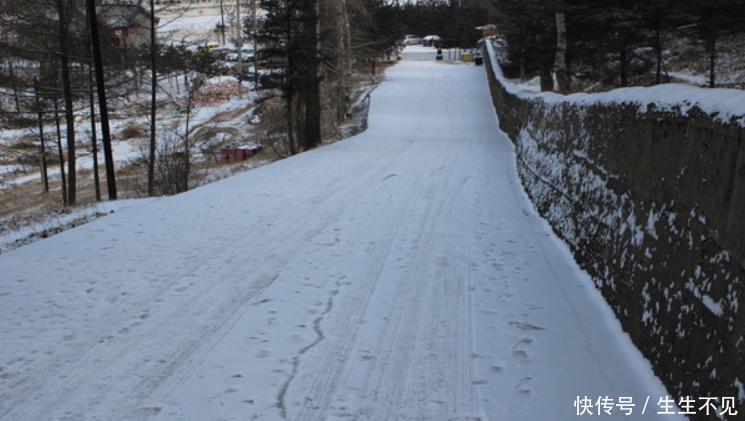 4月的五台山大雪纷飞，这样美景不是多有人都能目睹的！