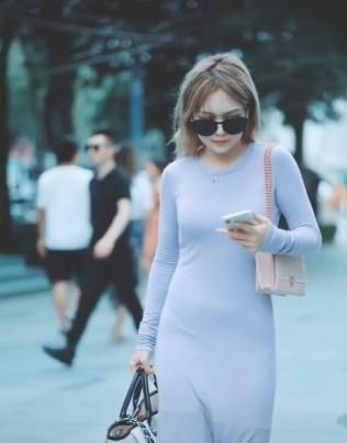 香奈儿：不动时像80斤，走路时100斤都不止！，她的裙子真“稀奇”