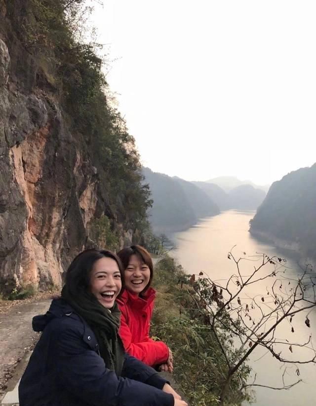  「网上」姚晨宅家也不忘秀恩爱，看老公网上授课当迷妹，老夫老妻也有情调