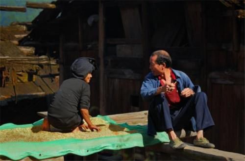  养老金■农村养老保险每年交2000元，缴满15年后，每月能领到多