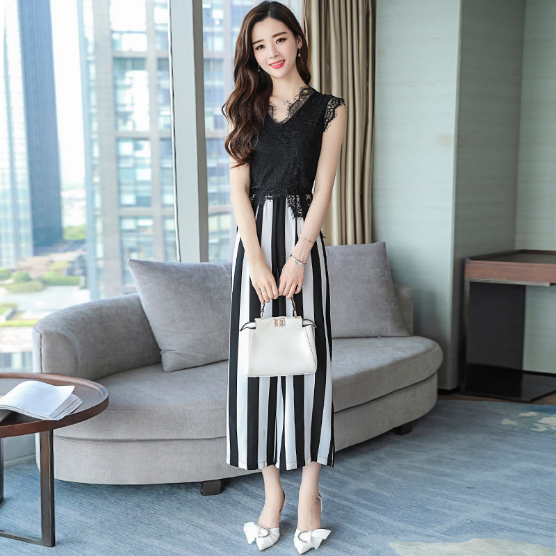 越来越多的女人不穿裤子了,初秋连体衣超有女人味,男人为之着迷