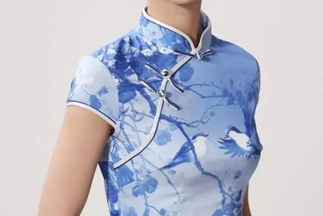 20多岁的女孩适合穿旗袍吗？