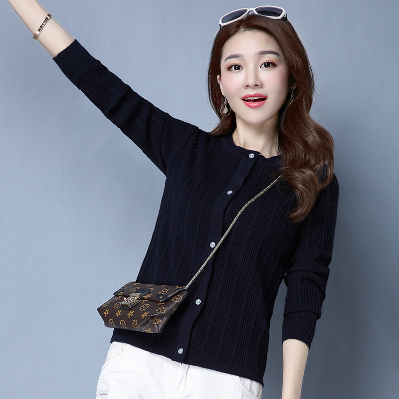 153的老婆从不穿连衣裙，喜欢短款小衫，人人都以为她有165