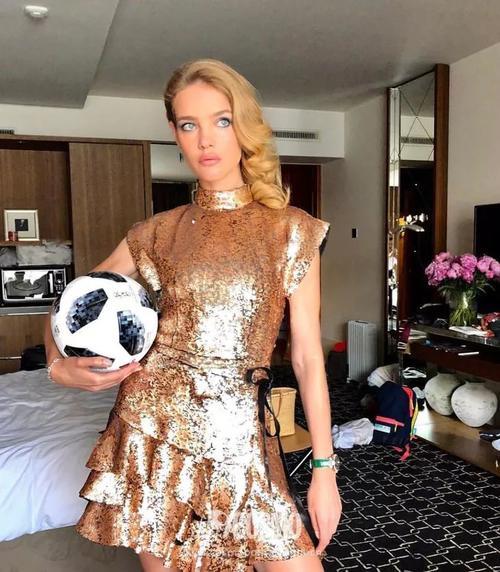 手腕上挂着一百万是什么感觉？鹿晗关晓彤知道