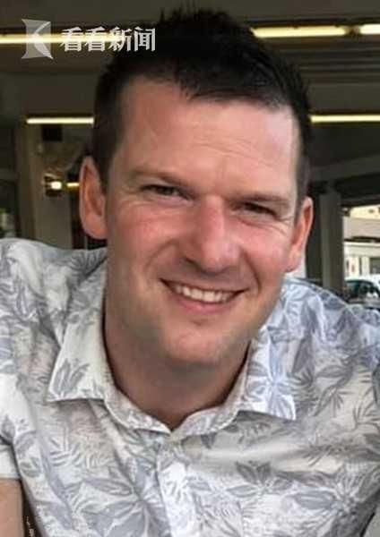 [看看新闻]牛人！机长没来航班晚点2小时，男子自荐驾机飞抵目的地