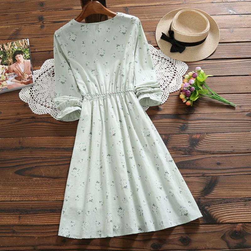 入秋了，谁还挑“薄”裙子?机智的女人早就备好这样高端的秋裙