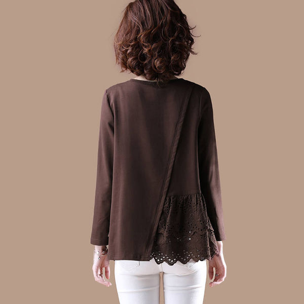 50岁婆婆很时髦，喜欢时髦小衫+九分裤，惹得邻居人人夸嫩