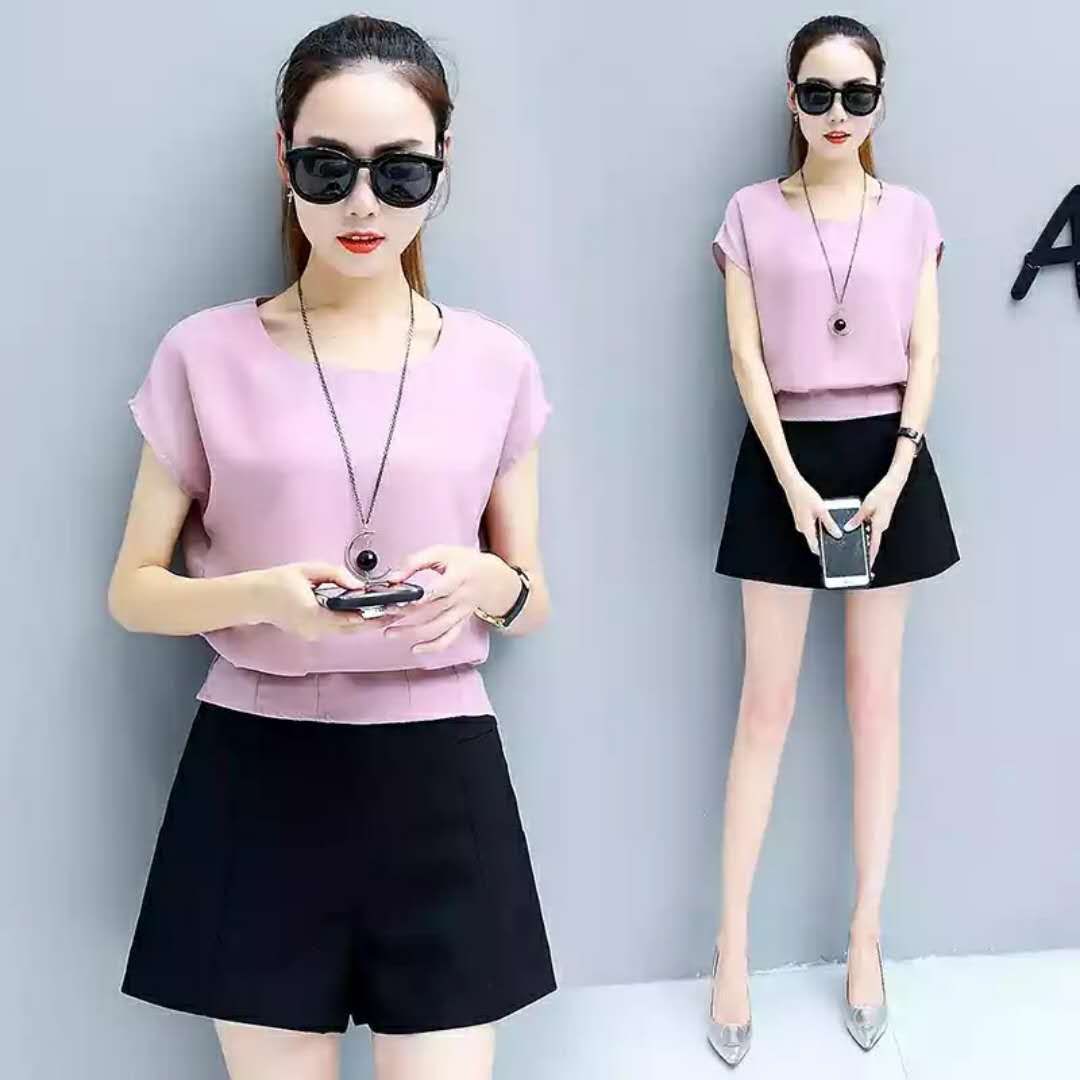 还别说，矮个子唯有穿这样的套装，不穿带跟的鞋子都贼显高，巨美