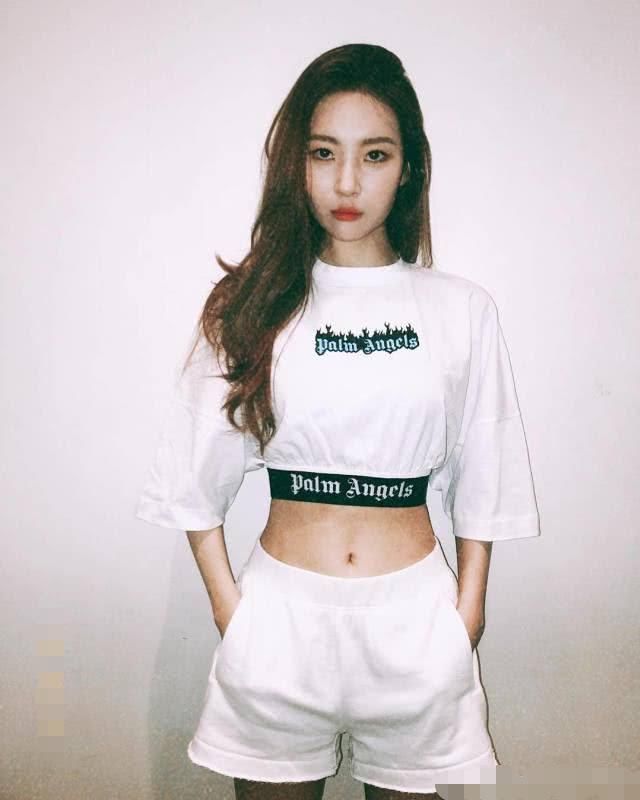 李宣美穿的这件Gucci背心太暴露，身材太要命了