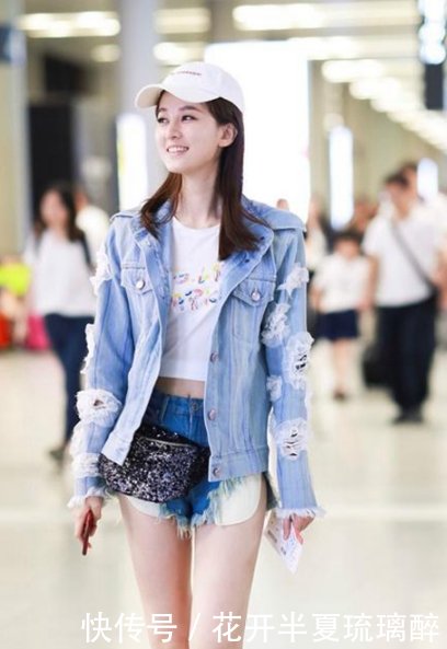 乔欣秀美腿，蹲下来之后你就赢了！巴掌大的短裤居然也敢穿出来！