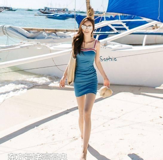  『舒适』时尚街拍：青春气息的包臀裙美女，秀出曼妙身材，活力十足！