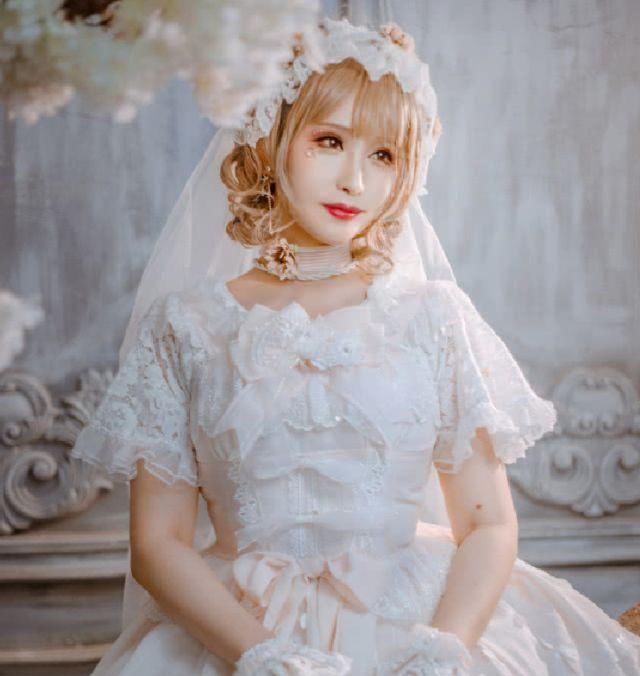  「嫉妒」漂亮小姐姐cos洛丽塔，一身唯美意境蕾丝花嫁，女网友：羡慕嫉妒