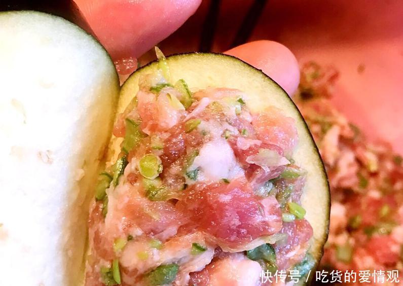 柔软■老沧口风味的炸茄盒,柔软酥脆的口感,长豆角是亮点