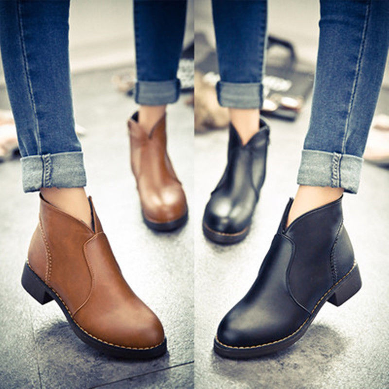 开车上班的女人别穿高跟鞋，不舒服还危险，穿这样的小跟鞋刚刚好