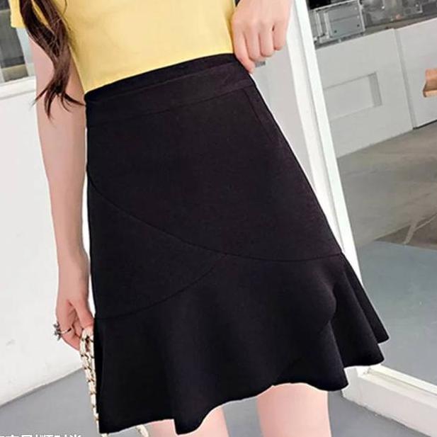 高跟黑丝配短裙，这才是这个夏天最性感的穿搭