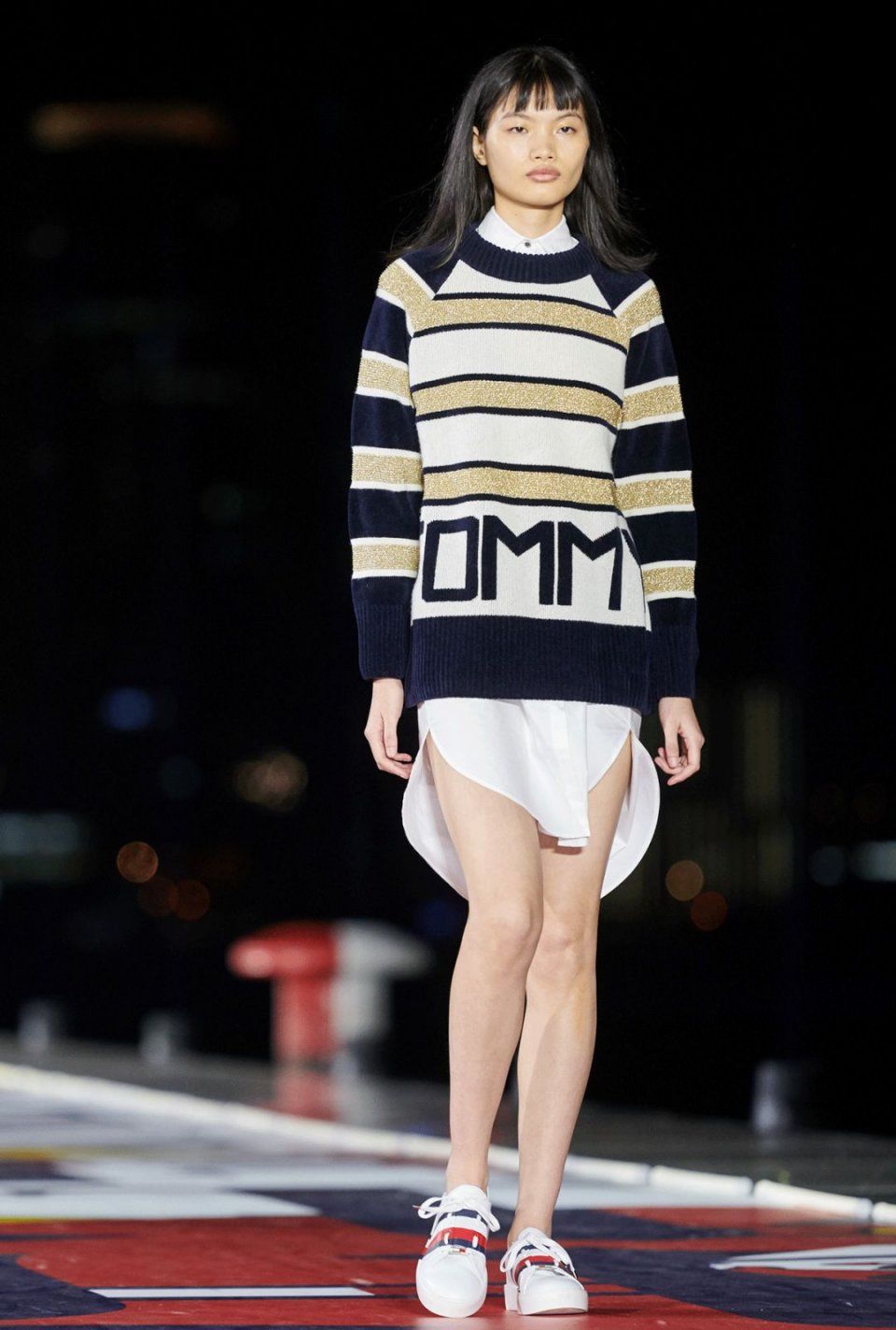 看热闹 | 这些人跑到黄浦江边比谁钻石大，你猜比伯嫂的排第几?