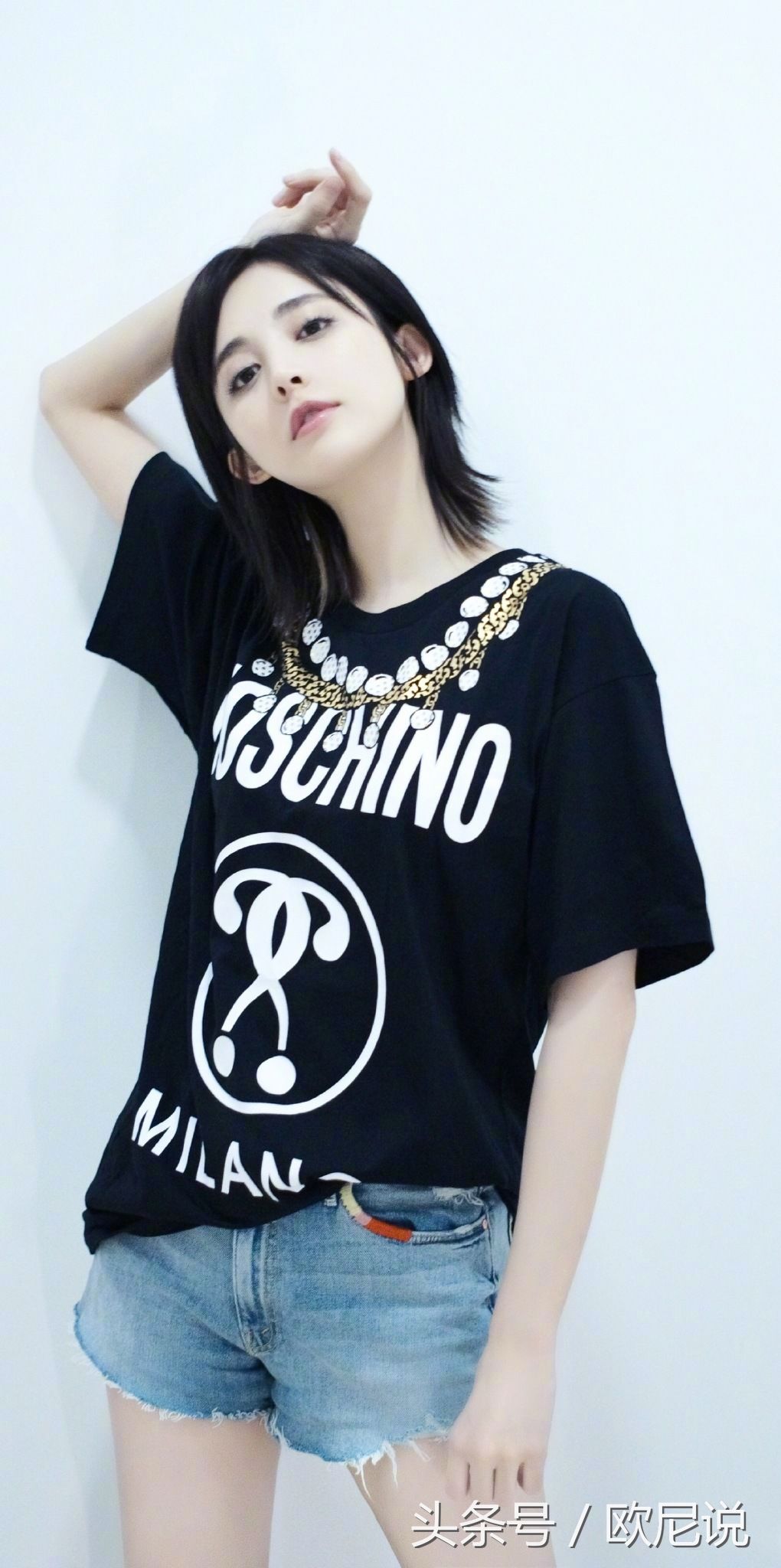 古力娜扎腿长到出框，网友:一米开外才能把这腿全拍下来!