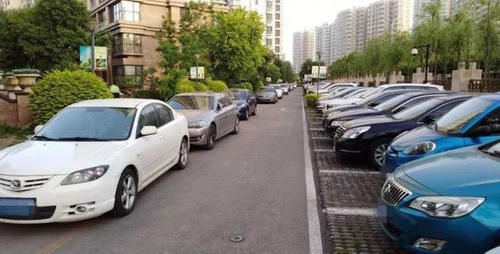 小区停车位“怪象”天天车位已满，莫非这些人不上班？车主这样说
