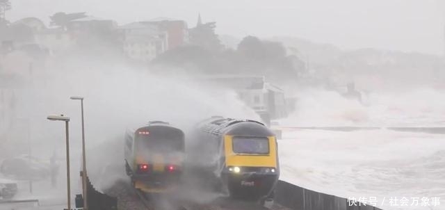 全球三大恐怖铁路:一半车身在悬崖外,常有被瀑布和海水淹没危险