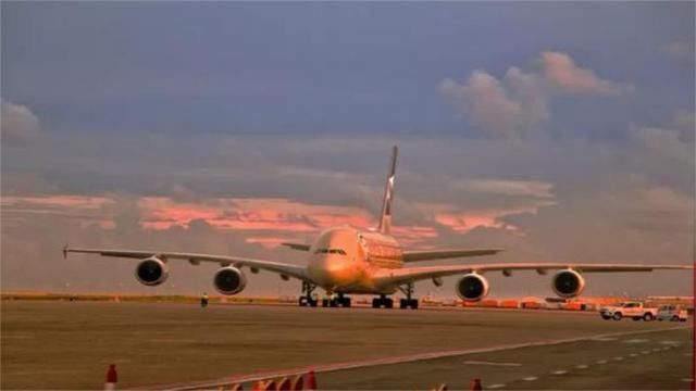 厉害了我的国!填海造岛建机场，外国网友:中国技术值得信任!