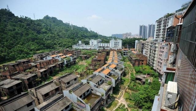 深圳一处荒废了20多年的别墅群，如今变成了蜗居族的天堂