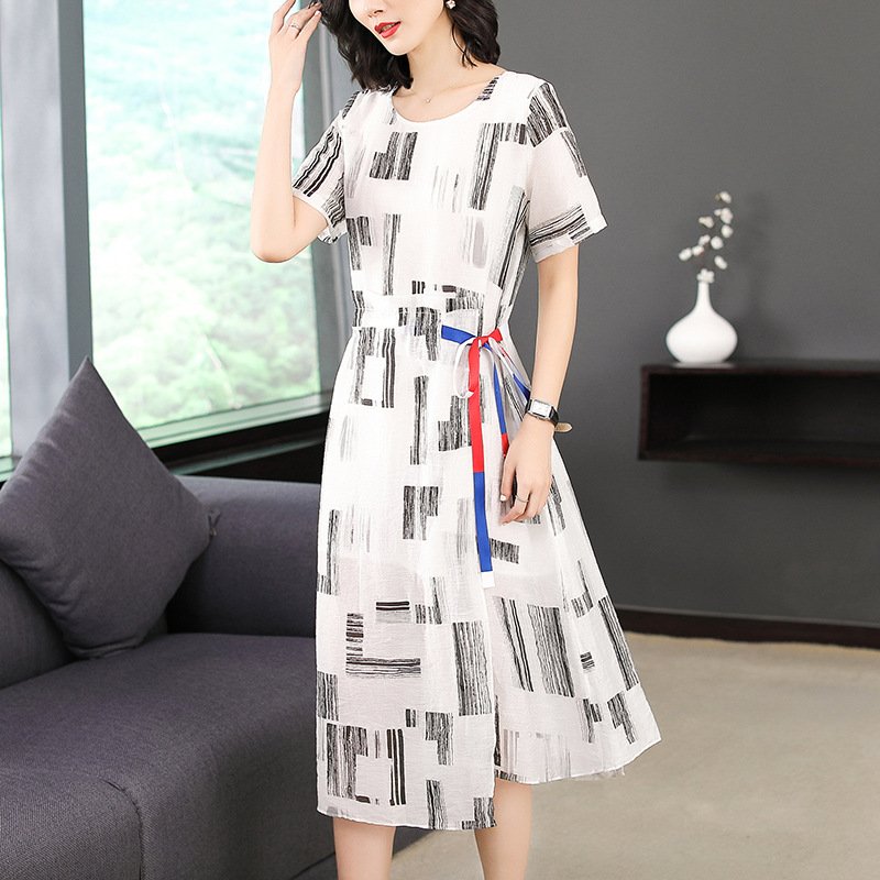 去海边不非要比基尼，穿这“轻风裙”，轻盈灵动，自然随性特吸睛