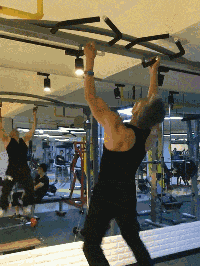 江苏大爷刘胜40年如一日坚持健身，如今成网红，参加米兰时装周！