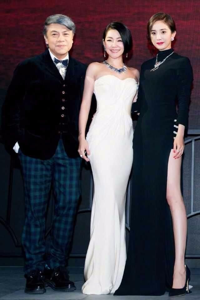 杨幂简直是合照杀手，大长腿快“溢”出屏幕了，小S输得很彻底！