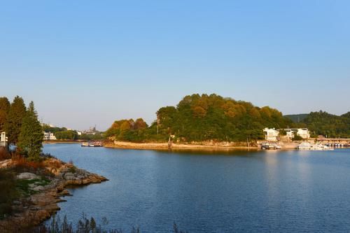  『湖泊』贵州被忽视的一处湖泊，是国家级风景名胜区，打造成4A景区