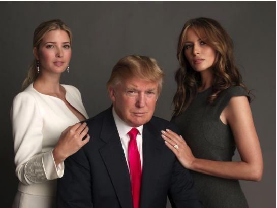 美国第一夫人白色搭配气场惊人，头发吹这么凌乱依然保持女神形象