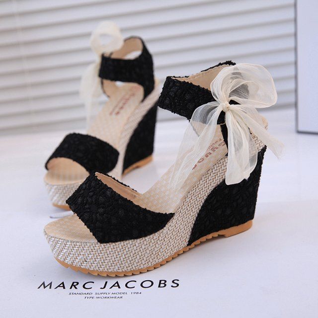 高跟鞋不配丝袜，更能感受女人的魅力