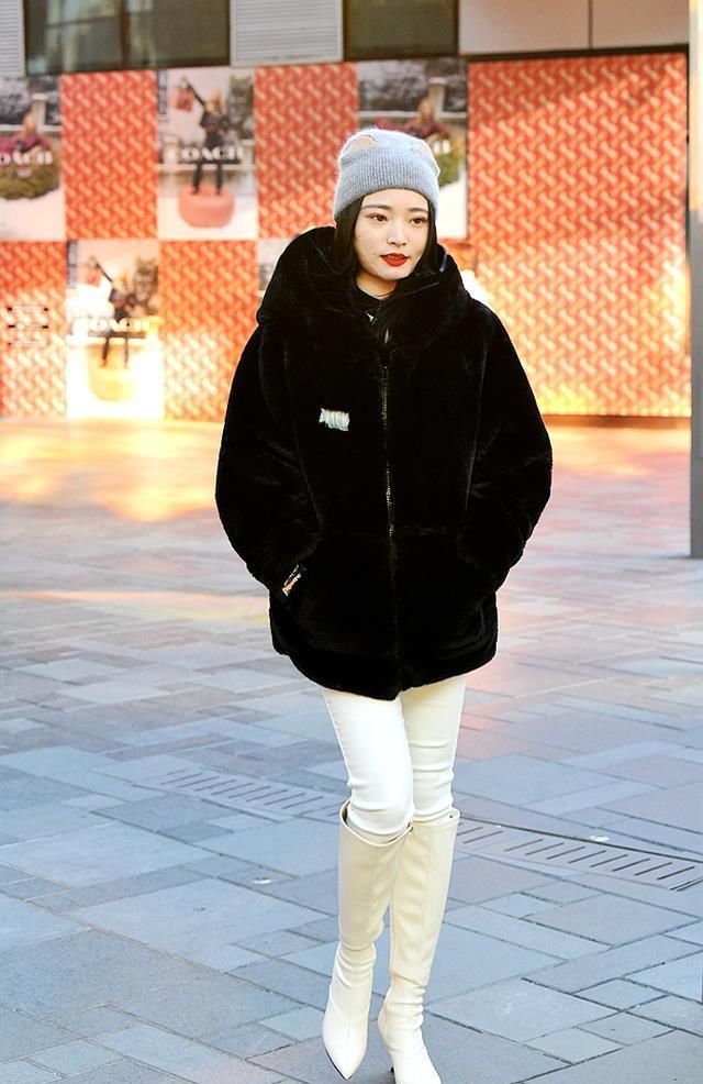  #平底高筒#美女用多种多样计划方案组成高筒靴与运动长裤，一下子获得复购