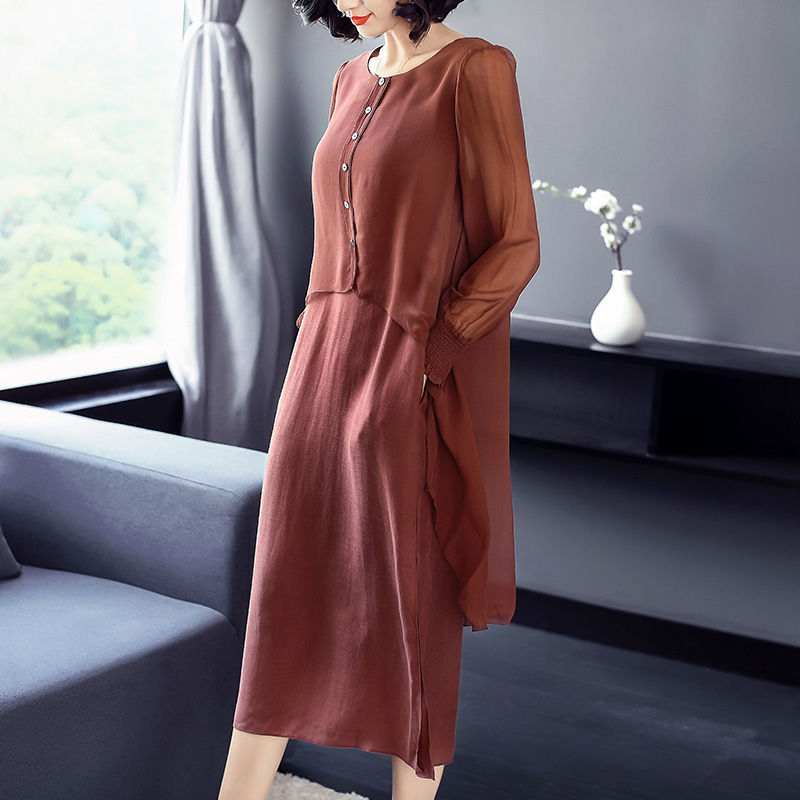 有肚子的女人要穿“宽”点，试试下图高级女裙，胖人穿出时髦感