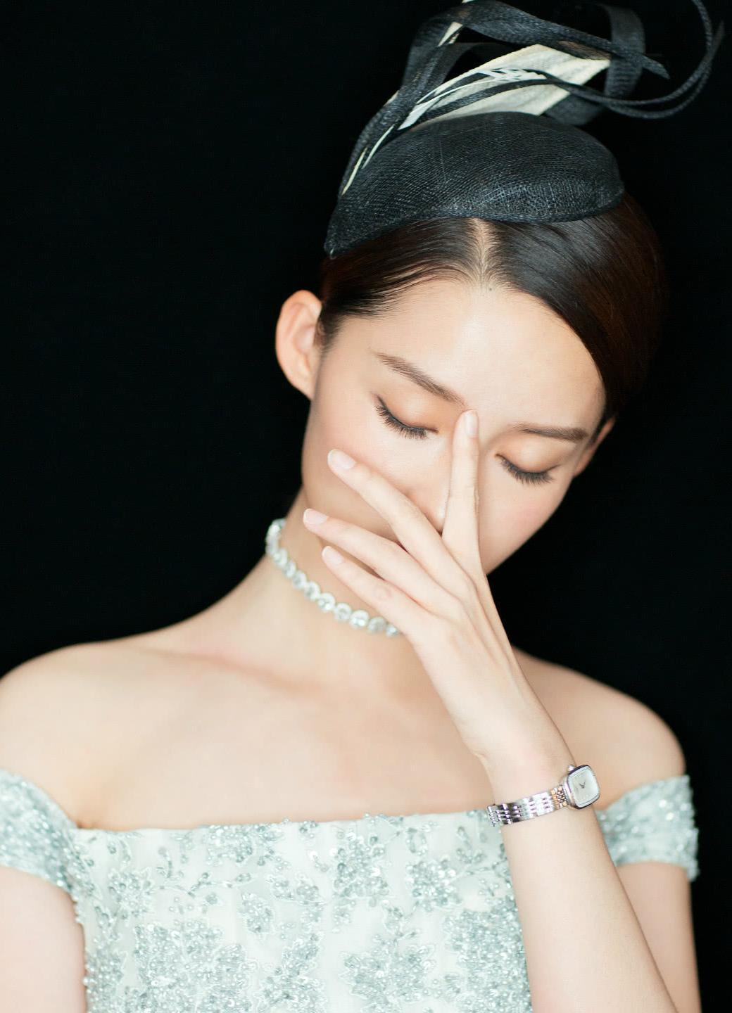 6个李沁中混入了一个唐嫣，若你能找出来，绝对是李沁的铁粉