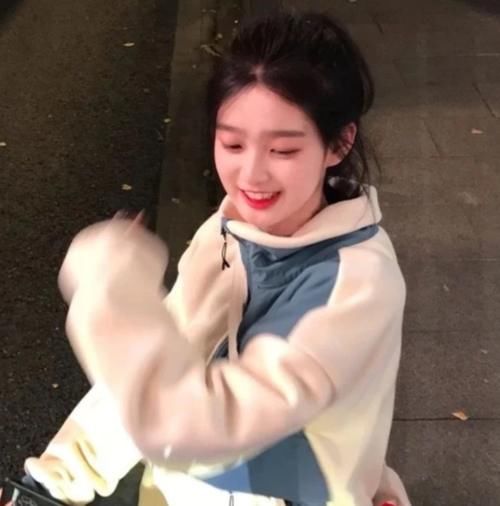  显得@女生若有这3种脸蛋，趁早建议“留长发”，异性缘不请自来！
