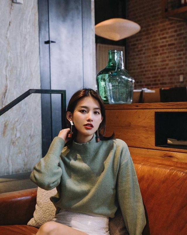  『忍不住』初夏简约风少女穿搭,展现温柔可爱一面,让男友忍不住多看几眼