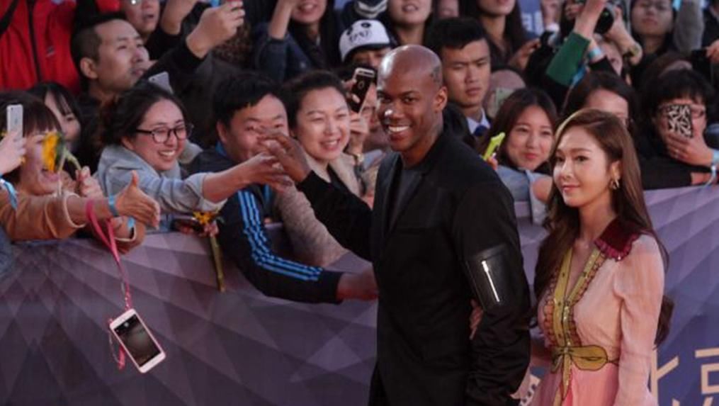  『CBA』敬业的CBA主教练！马布里的讲话让球员暖心，亲自上场示范跑位