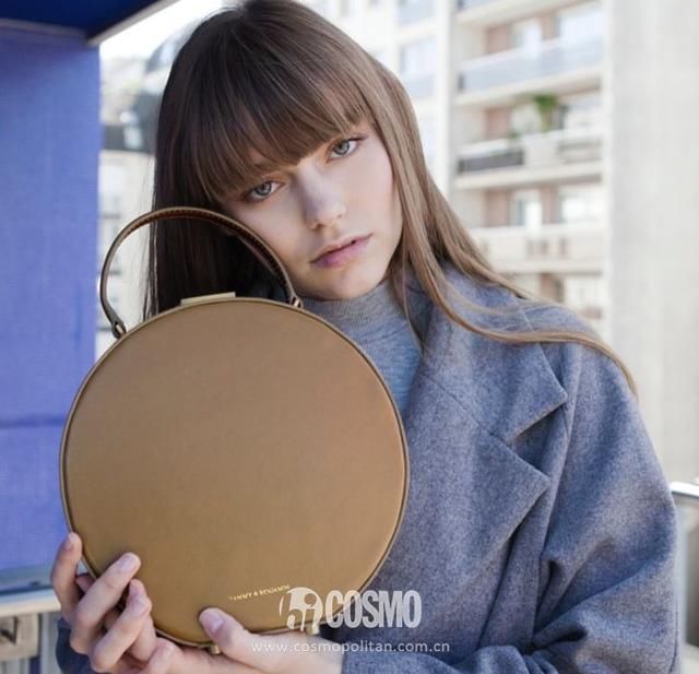 男朋友买了两个500块的包包送我，超开心!