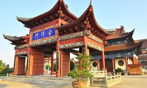 中国“最大”的寺庙，占地500亩门票仅售20元，还能免费乘坐观光