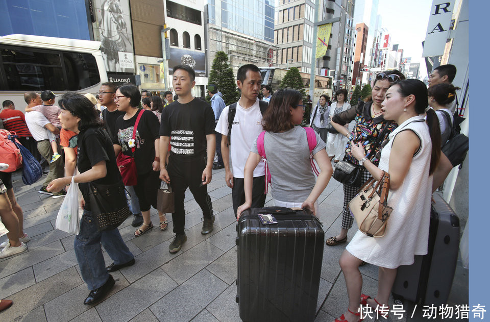 直击游客暴涨的日本，中国人最多，看看当地人对此如何评价