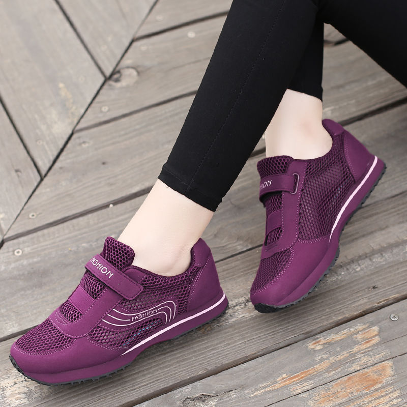 舒适轻巧气垫运动鞋，透气不湿脚，爱美女士日常休闲的伴侣