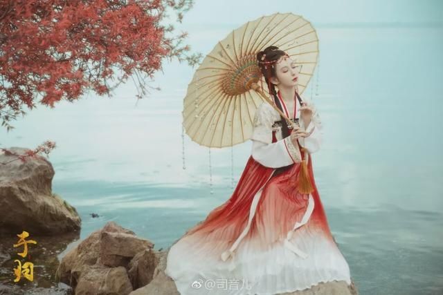  「桃之夭夭」汉服小仙女：桃之夭夭，灼灼其华