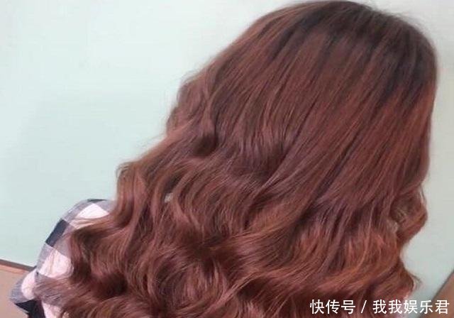 都说直发好看，45岁的女人烫发后减龄8岁！再也不怕头发少了